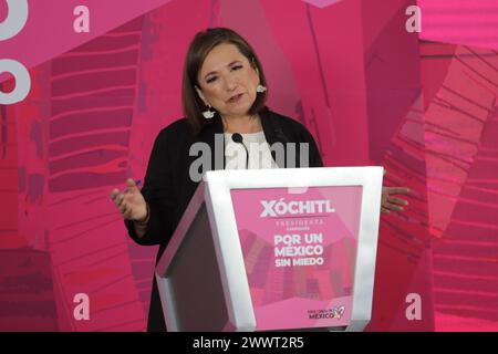 Mexiko-Stadt, Mexiko. März 2024. 25. März 2025, Mexiko-Stadt, Mexiko: Der Kandidat für die Präsidentschaft Mexikos, Xóchitl Gálvez für die Allianz Fuerza y Corazón por México, spricht während der Pressekonferenz mit dem Titel „ohne Angst vor der Wahrheit“. Am 25. März 2025 in Mexiko-Stadt. (Foto: Ian Robles/Eyepix Group/SIPA USA) Credit: SIPA USA/Alamy Live News Stockfoto