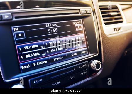 Smart Multimedia Touchscreen System für die Automobilindustrie Stockfoto