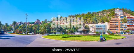 Panorama der Plaza del General Torrijos mit Kreisstraße um Fuente de las Tres Gracias (Brunnen der drei Graces), Malaga, Spanien Stockfoto