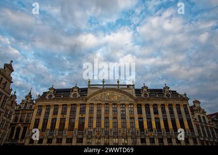 Brüssel Der Grand-Place. Es ist von Gildenhäusern, dem Hôtel de Ville und dem Maison du ROI umgeben und gilt als einer der schönsten Plätze Stockfoto