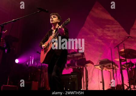 Newcastle, Großbritannien - 25. März. Declan McKenna tritt im o2 City Hall, Newcastle, vor ausverkauften Menschenmengen auf seiner „What Happened to the Beach“-Tour auf. Foto: Jill O'Donnell/Alamy Live News Stockfoto