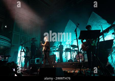 Newcastle, Großbritannien - 25. März. Declan McKenna tritt im o2 City Hall, Newcastle, vor ausverkauften Menschenmengen auf seiner „What Happened to the Beach“-Tour auf. Foto: Jill O'Donnell/Alamy Live News Stockfoto