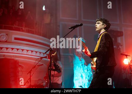 Newcastle, Großbritannien - 25. März. Declan McKenna tritt im o2 City Hall, Newcastle, vor ausverkauften Menschenmengen auf seiner „What Happened to the Beach“-Tour auf. Foto: Jill O'Donnell/Alamy Live News Stockfoto