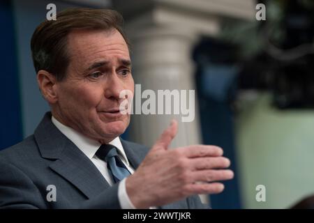 Washington, Vereinigte Staaten. März 2024. John Kirby, Berater für nationale Sicherheitskommunikation des Weißen Hauses, nimmt am 25. März 2024 am Daily Briefing im Weißen Haus in Washington, DC Teil. Credit: Chris Kleponis/Pool via CNP/dpa/Alamy Live News Stockfoto