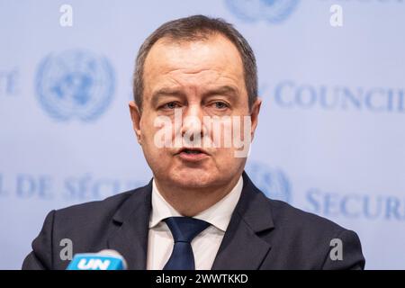 Der amtierende serbische Premierminister und Außenminister Ivica Dacic spricht am 25. März 2024 im UN-Hauptquartier in New York vor der Presse Stockfoto