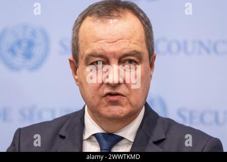 Der amtierende serbische Premierminister und Außenminister Ivica Dacic spricht am 25. März 2024 im UN-Hauptquartier in New York vor der Presse Stockfoto