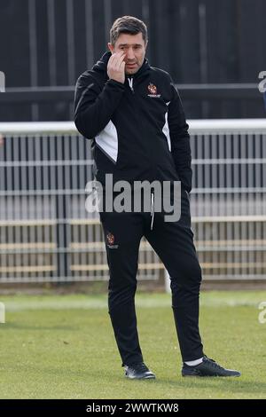 Graeme Lee, Manager von Spennymoor Town, während des Spiels der Vanarama National League North zwischen Spennymoor Town und Gloucester City im Brewery Field, Spennymoor, am Samstag, den 23. März 2024. (Foto: Mark Fletcher | MI News) Credit: MI News & Sport /Alamy Live News Stockfoto