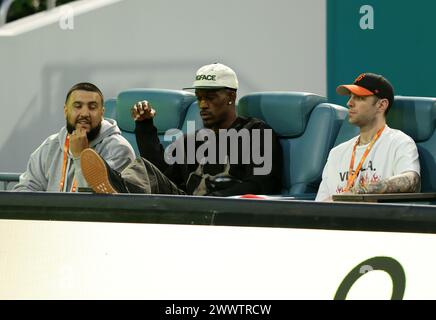 Miami, Vereinigte Staaten Von Amerika. März 2024. MIAMI GARDENS, FLORIDA - 25. MÄRZ: Jimmy Butler (c) wird während seines Mannes-Singles-Spiels bei den Miami Open im Hard Rock Stadium am 25. März 2024 in Miami Gardens, Florida, während des Gael Monfils (Frankreich) gegen Carlos Alcaraz (Spanien) zu sehen sein. (Foto: Alberto E. Tamargo/SIPA USA) Credit: SIPA USA/Alamy Live News Stockfoto