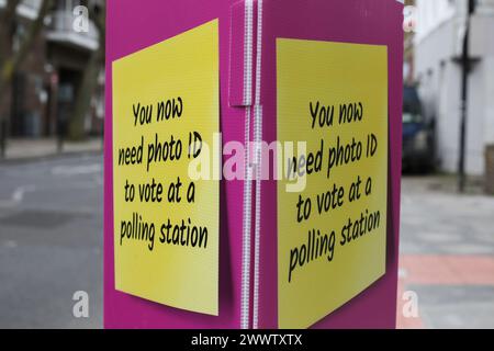 London, Großbritannien. März 2024. Wählerausweis wird in London angezeigt. Wähler müssen einen Wählerausweis vorlegen, um in einem Wahllokal abstimmen zu können. Quelle: SOPA Images Limited/Alamy Live News Stockfoto