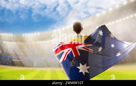 Australien-Fans im Stadion. Australische Fans. Die Menge jubelt über den Sieg der australischen Fußball- oder Cricket-Mannschaft. Fußballspiel auf dem Spielfeld im Freien. Stockfoto