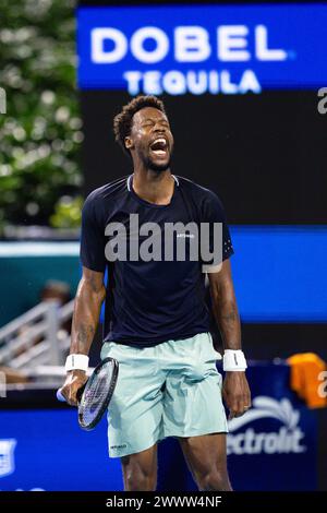 MIAMI GARDENS, FLORIDA - 25. MÄRZ: Gael Monfils aus Frankreich reagiert am 10. Tag der Miami Open im Hard Rock Stadium am 25. März 2024 in Miami Gardens, Florida gegen Carlos Alcaraz aus Spanien. (Foto: Mauricio Paiz) Stockfoto