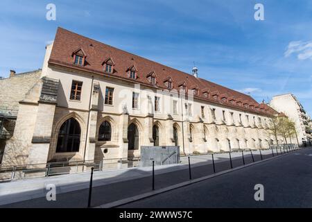 Außenansicht des Collège des Bernardins, einer ehemaligen Zisterzienserschule aus dem 13. Jahrhundert Stockfoto