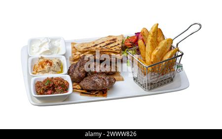 Traditionelle türkische Kofte. Würzige Fleischbällchen Kebab oder Kebap. Stockfoto