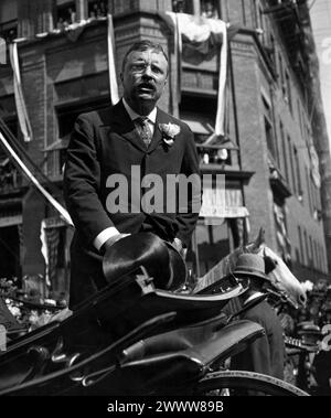 Theodore Roosevelt, der von der Rückseite einer Kutsche spricht, 1907 Stockfoto