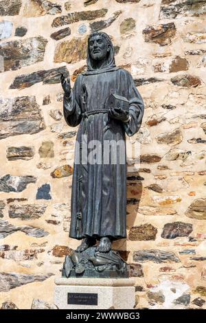 Statue von Franz von Assisi, Kloster der Heiligen Maria von Guadalupe, Guadalupe, Extremadura, Spanien Stockfoto