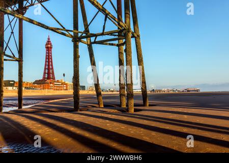 Blackpool; Tower from Under North Pier; Lancashire; Großbritannien Stockfoto