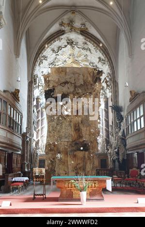 Wien, Österreich. Michaelerkirche (Pfarrkirche St. Michael) ist eine römisch-katholische Pfarrkirche am Michaelerplatz im 1. Wiener Gemeindebezirk. Fastentuch in der Kirche St. Michael Stockfoto