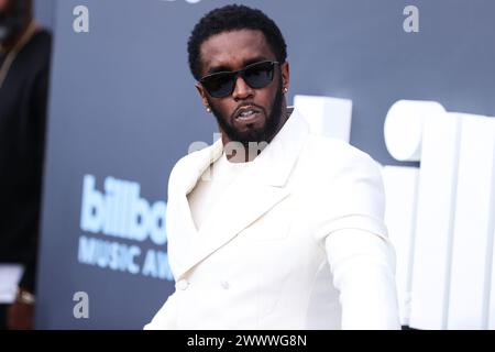 (DATEI) Diddy's Häuser in Los Angeles und Miami wurden am Montag, 25. März 2024, von der Strafverfolgungsbehörde überfallen. LAS VEGAS, NEVADA, USA - 15. MAI: der amerikanische Rapper, Plattenproduzent und Plattenmanager Diddy (Sean Love Combs, auch bekannt unter seinen Künstlernamen Puff Daddy oder P. Diddy) kommt bei den Billboard Music Awards 2022 an der MGM Grand Garden Arena am 15. Mai 2022 in Las Vegas, Nevada, USA. (Foto: Xavier Collin/Image Press Agency) Stockfoto