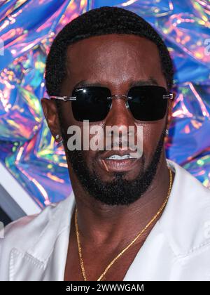 (DATEI) Diddy's Häuser in Los Angeles und Miami wurden am Montag, 25. März 2024, von der Strafverfolgungsbehörde überfallen. NEWARK, NEW JERSEY, USA – 12. SEPTEMBER: der US-amerikanische Rapper, Plattenproduzent und Plattenmanager Diddy (Sean Love Combs, auch bekannt unter seinen Künstlernamen Puff Daddy oder P. Diddy) kommt am 12. September 2023 bei den MTV Video Music Awards im Prudential Center 2023 in Newark, New Jersey, USA. (Foto: Xavier Collin/Image Press Agency) Stockfoto