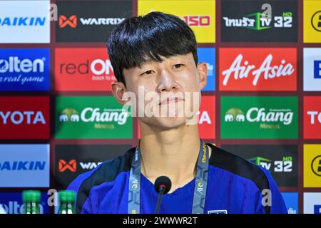 Lee Kang-in Spieler aus Südkorea, der während der Pressekonferenz vor dem Spiel im Rajamangala Stadium in Bangkok zu sehen war Stockfoto