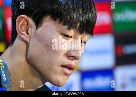 Lee Kang-in Spieler aus Südkorea, der während der Pressekonferenz vor dem Spiel im Rajamangala Stadium in Bangkok zu sehen war Stockfoto