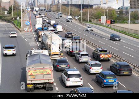 London, 26. März 2024. Starker Verkehr heute Morgen in Richtung Norden des Blackwall Tunnels in london vor dem Osterwochenende. Quelle: xiu bao/Alamy Live News Stockfoto