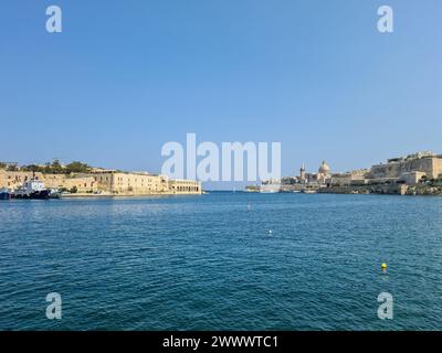 Marsamxett Harbour, Malta - 18. September 2020: Der Hafen zwischen der Quarantäneeinrichtung Lazzaretto auf Manoel Island und der befestigten Hauptstadt. Stockfoto