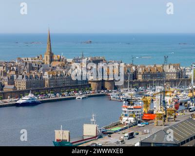 Saint-Malo (Bretagne, Nordwestfrankreich): Aus der Vogelperspektive auf den Handelshafen und das Innere von Saint-Malo Stockfoto
