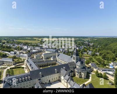 Fontevraud-l'Abbaye (Mittelwestfrankreich): Aus der Vogelperspektive die Königliche Abtei unserer Lieben Frau von Fontevraud, das als nationales historisches LAN registriert ist Stockfoto