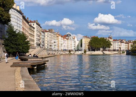 Lyon (Zentralfrankreich): Gebäude Fassaden am Ufer der Saone, Kai „Quai Saint-Vincent“, im 1. Arrondissement (Bezirk) Stockfoto