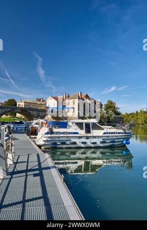 Verdun-sur-le-Doubs (Zentralfrankreich): Überblick über das Dorf am Ufer des Flusses, am Zusammenfluss von Saone und Doubs Stockfoto