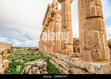 An der archäologischen Ausgrabungsstätte Selinunt bei Castelvetrano Trapani, Sizilien, Italien. Tempel und Ausgrabungen Selinunt *** an der archäologischen Stätte Selinunte bei Castelvetrano Trapani, Sizilien, Italien Selinunte Tempel und Ausgrabungen Stockfoto