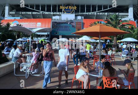 Miami Gardens, Usa. März 2024. Die Teilnehmer nehmen an dem Tennis-Turnier der Miami Open 2024 im Hard Rock Stadium in Miami Gardens Teil. Caroline Garcia gewann gegen Naomi Osaka mit 7:6(4), 7-5 Credit: SOPA Images Limited/Alamy Live News Stockfoto