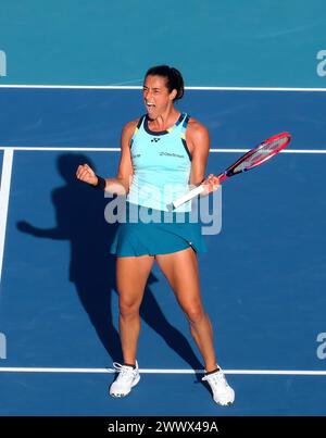 Miami Gardens, Usa. März 2024. Caroline Garcia aus Frankreich reagiert, nachdem sie ihr Spiel gegen Naomi Osaka aus Japan (nicht abgebildet) in der dritten Runde der Frauen-Singles bei den Miami Open 2024 im Hard Rock Stadium in Miami Gardens gewonnen hat. Caroline Garcia gewann gegen Naomi Osaka mit 7:6(4), 7-5 Credit: SOPA Images Limited/Alamy Live News Stockfoto