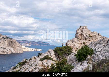 Der Calanques-Nationalpark in der Nähe von Marseille in Südfrankreich. Herrliche Landschaften, Calanques mit türkisfarbenem Wasser, ein Paradies für den Sommer Stockfoto