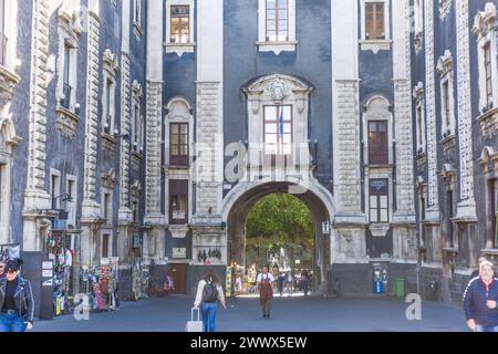 Blick zum Porta Uzeda, Catania, Sizilien, Italien. Porta Uzeda *** Blick auf Porta Uzeda, Catania, Sizilien, Italien Porta Uzeda Stockfoto