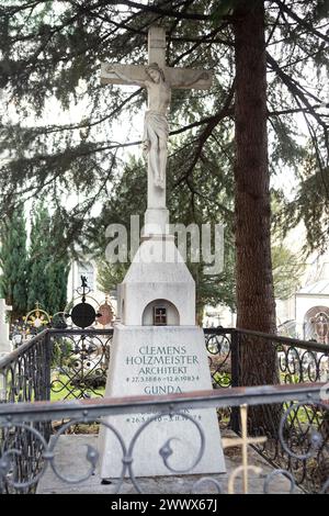 Grab Des Architekten Clemens Holzmeister In St. Peter's Cemetery in Salzburg City, Österreich Stockfoto