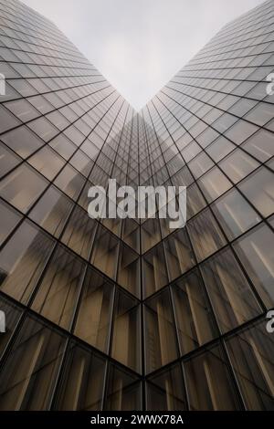 Ein flacher Blick auf moderne Glasgebäude Stockfoto