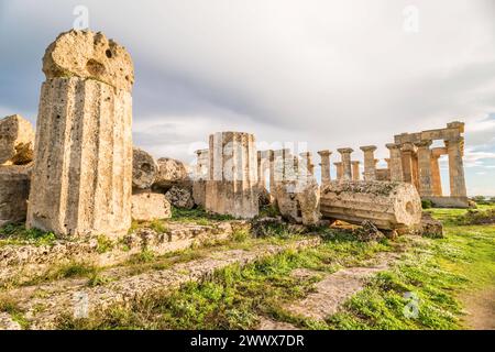 An der archäologischen Ausgrabungsstätte Selinunt bei Castelvetrano Trapani, Sizilien, Italien. Tempel und Ausgrabungen Selinunt *** an der archäologischen Stätte Selinunte bei Castelvetrano Trapani, Sizilien, Italien Selinunte Tempel und Ausgrabungen Stockfoto