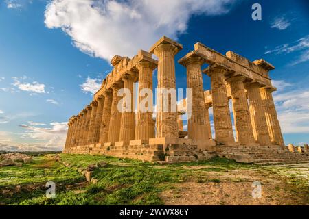 An der archäologischen Ausgrabungsstätte Selinunt bei Castelvetrano Trapani, Sizilien, Italien. Tempel und Ausgrabungen Selinunt *** an der archäologischen Stätte Selinunte bei Castelvetrano Trapani, Sizilien, Italien Selinunte Tempel und Ausgrabungen Stockfoto