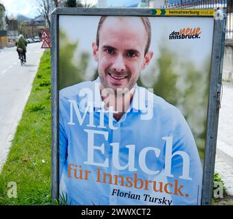 AUT - OESTERREICH, 26.03.2024: FEATURE POLITIK - WAHLPLAKATE ZUR BUERGERMEISTERWAHL IN DER TIROLER LANDESHAUPTSTADT INNSBRUCK *** AUT OESTERREICH, 2024 03 26 ZEIGEN POLITISCHE WAHLPLAKATE ZUR BÜRGERMEISTERWAHL IN DER TIROLER LANDESHAUPTSTADT INNSBRUCK Stockfoto