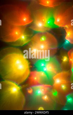 Unscharfe Weihnachtslichter, farbenfrohe Lichter Stockfoto