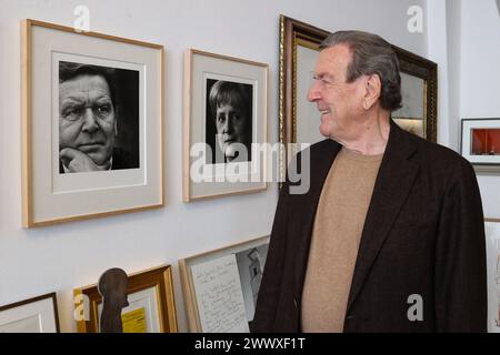 Niedersachsen, Hannover, Ex-Bundeskanzler Gerhard Schröder SPD wird am 7. April 80 Jahre alt., aufgenommen in seiner Kanzlei in Hannover, *** Niedersachsen, Hannover, ehemaliger Bundeskanzler Gerhard Schröder SPD wird am 7. April 80, fotografiert in seinem Büro in Hannover, Stockfoto