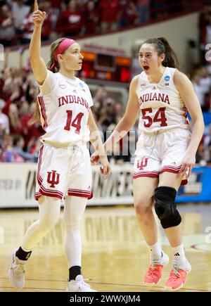 Bloomington, Usa. März 2024. Indiana Hoosiers Stürmer Mackenzie Holmes (54) reagiert während des NCAA-Basketballturniers gegen die Oklahoma University in der Simon Skjodt Assembly Hall. Die Hoosiers besiegten die Oklahoma University 75-68 und erreichten die Sweet 16. (Foto: Jeremy Hogan/SOPA Images/SIPA USA) Credit: SIPA USA/Alamy Live News Stockfoto