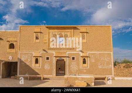 Ein Blick auf die Ruinen des verlassenen Kuldhara-Dorfes in der Nähe von Jaisalmer in Rajasthan, Indien Stockfoto