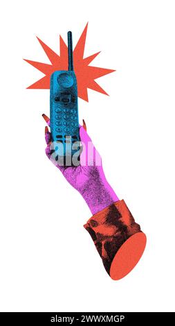Weibliche Hand, die ein Retro-Telefon vor weißem Hintergrund hält. Körniger Effekt. Notruf. Zeitgenössische Kunstcollage. Stockfoto