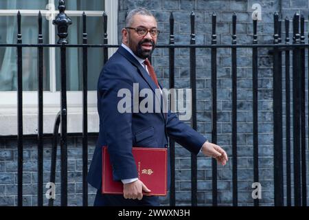 London, England, Großbritannien. März 2024. Innenminister JAMES verlässt die Downing Street nach einer Kabinettssitzung. (Kreditbild: © Thomas Krych/ZUMA Press Wire) NUR REDAKTIONELLE VERWENDUNG! Nicht für kommerzielle ZWECKE! Stockfoto