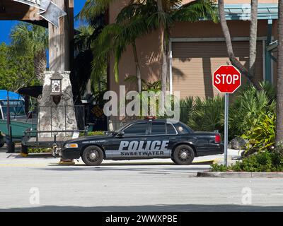 Miami, Florida, USA - 3. Dezember 2023: Polizeiauto der City of Sweetwater Police Department. Stockfoto