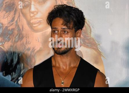 Mumbai, Indien. März 2024. Der Bollywood-Schauspieler Tiger Shroff nimmt an der Trailer-Launch des kommenden Films „Bade Miyan Chote Miyan“ in Mumbai Teil. Quelle: SOPA Images Limited/Alamy Live News Stockfoto