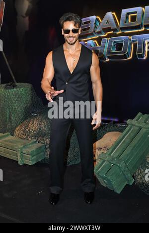 Mumbai, Indien. März 2024. Der Bollywood-Schauspieler Tiger Shroff nimmt an der Trailer-Launch des kommenden Films „Bade Miyan Chote Miyan“ in Mumbai Teil. (Foto: Ashish Vaishnav/SOPA Images/SIPA USA) Credit: SIPA USA/Alamy Live News Stockfoto